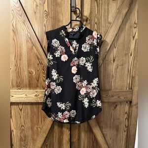 Amaryllis sleeveless blouse